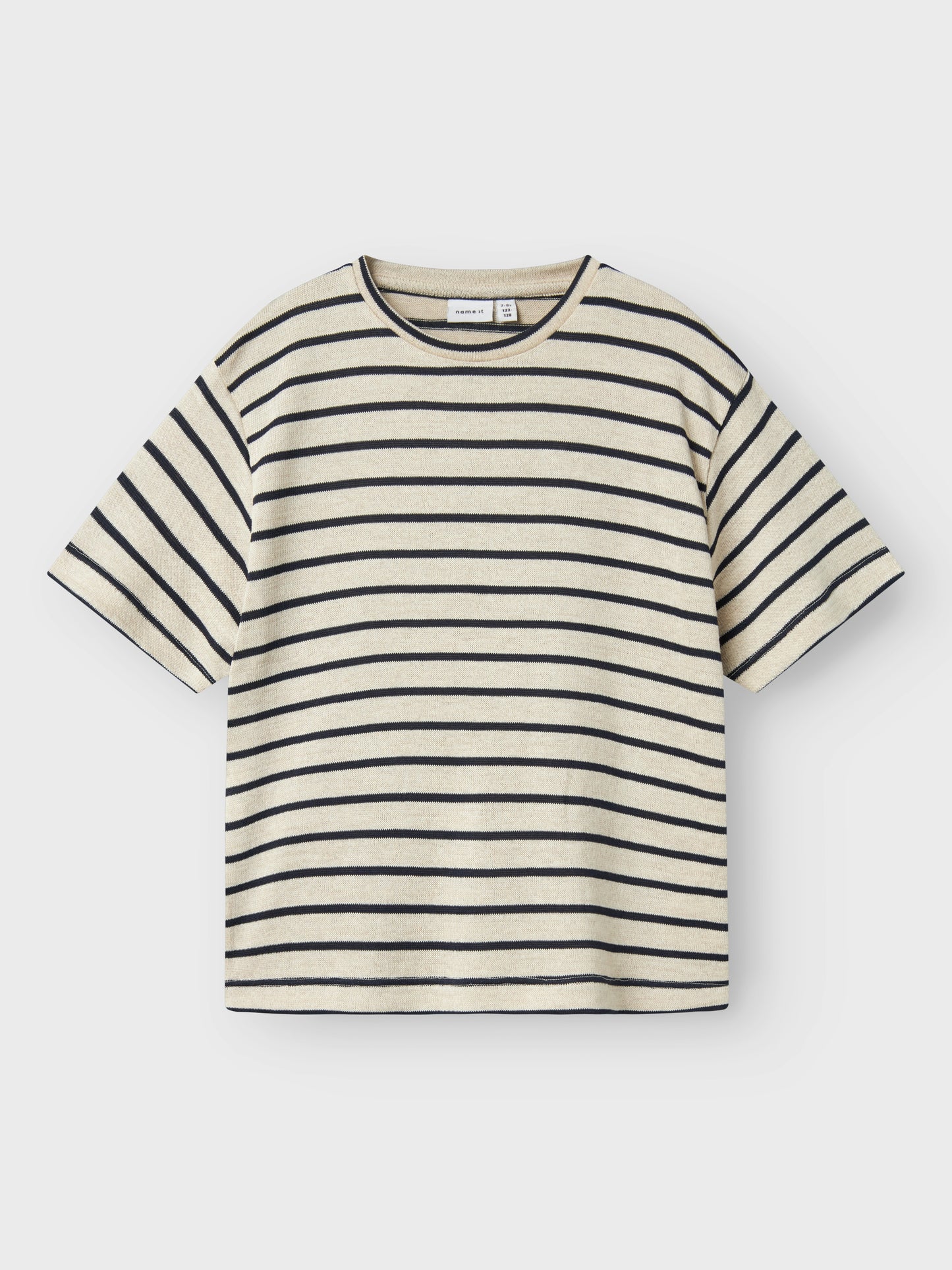 Randig viscose topp till tjej. Svart, beige t-shirt till flicka från Name it.
NKFDALLA SS NREG TOP
13240662