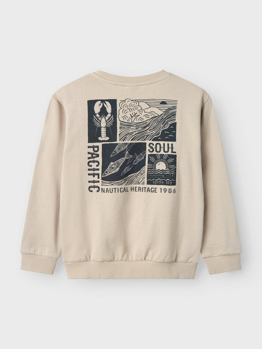 Beige crewn neck tröja med stort snyggt backprint tryck på ryggen. Sweatshirt till kille, pojke från Name it.
NKMFYLIMMO LS NREG SWEAT UNB
13241618