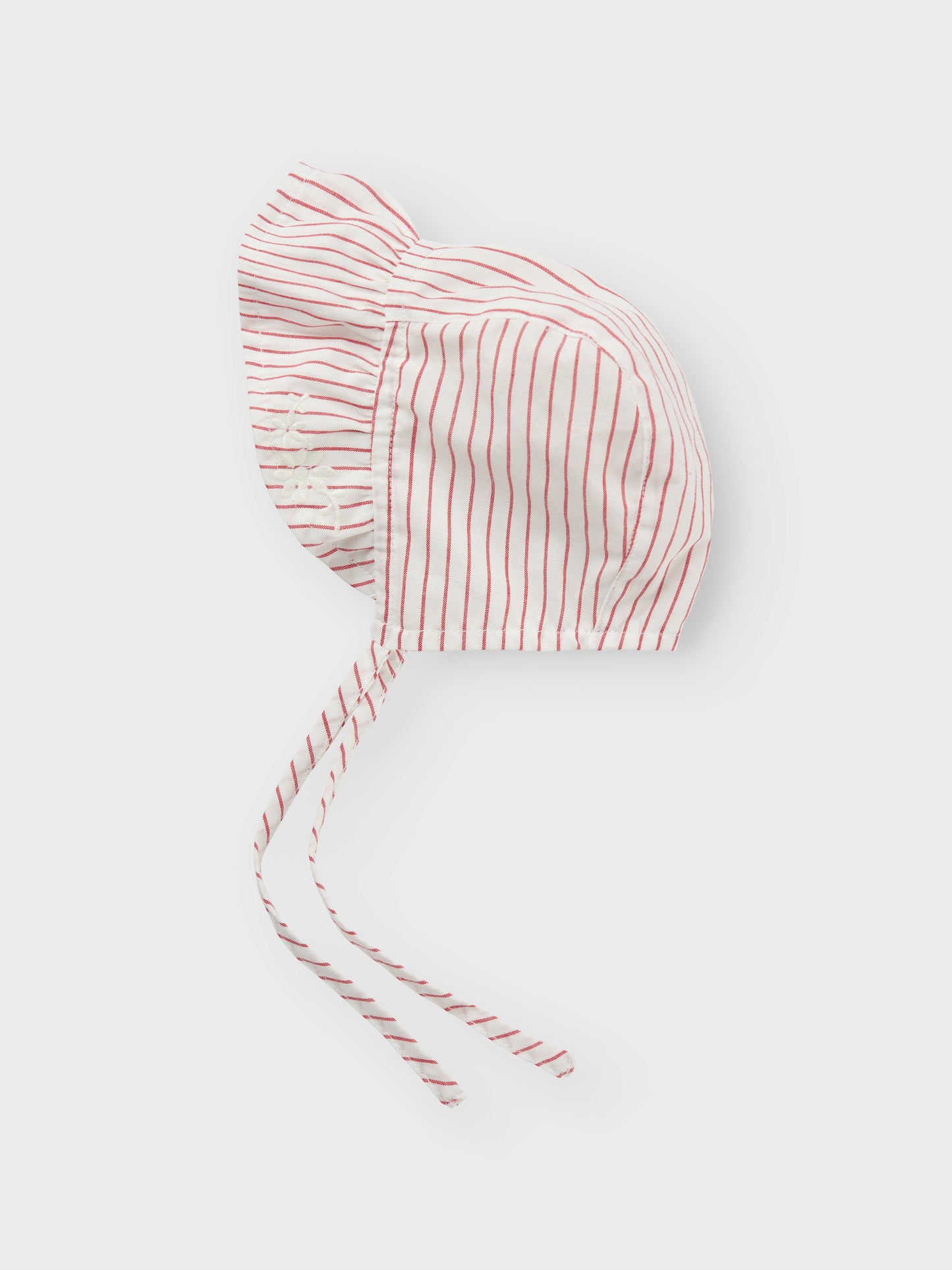 Randig gullig, vit och röd baby mössa till flicka. Hjälm mössa, solhatt eller sommar hjälm med knyte under hakan och volang i ekologisk bomull till bebis flicka.
NBFFILINE HAT
13241619