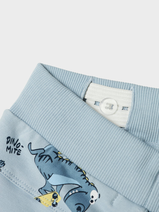 Söt mönstrad dinosaurie short till pojke. Sommar short till liten kille från Name it.
NMMVERMO AOP LONG SWE SHORTS UNB F NOOS
13215007