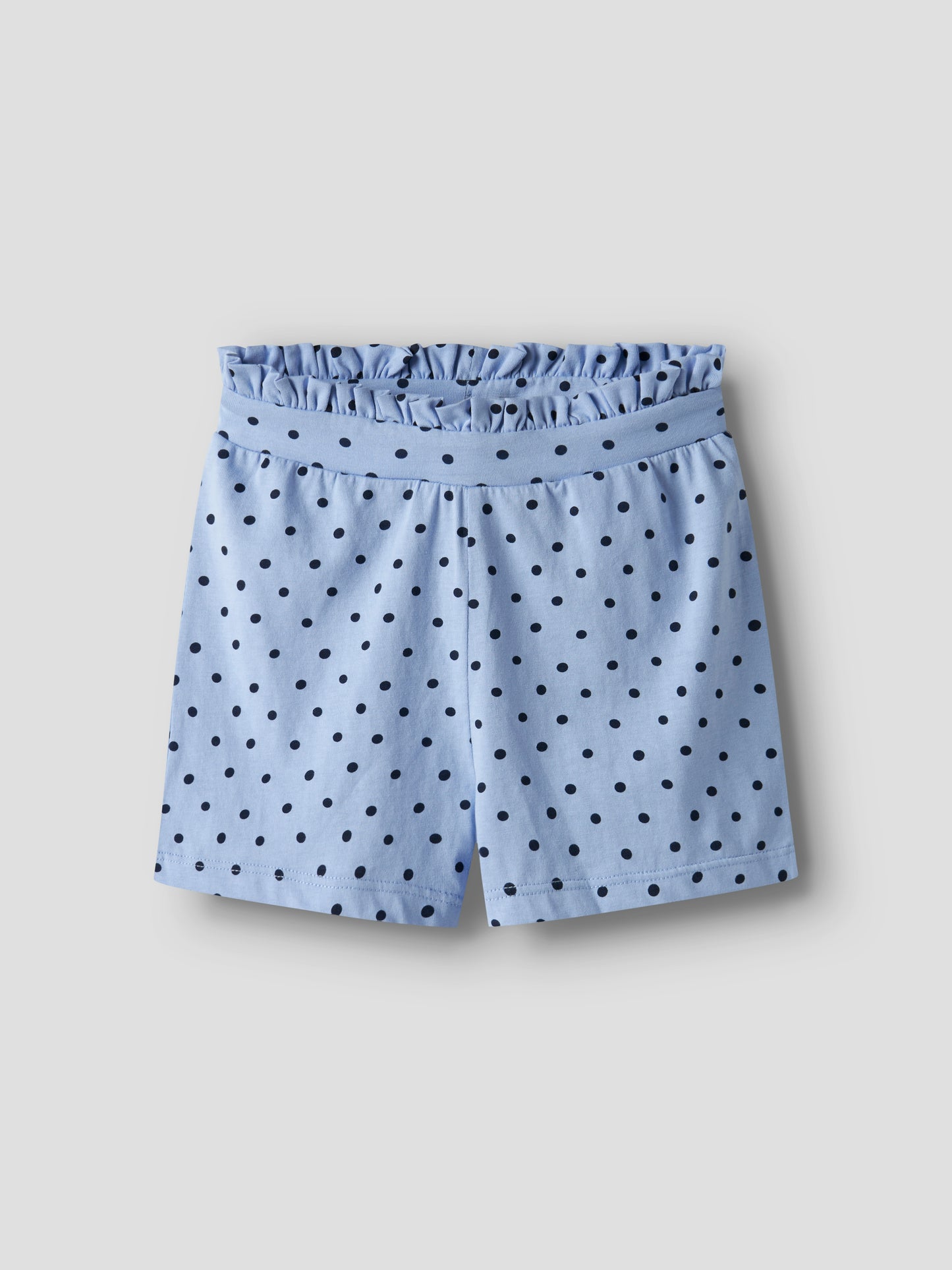 Söt ljus blå shorts till flicka med prickar. Prickiga flick shorts från Name it.
NMFVILINSE SHORTS
13228158