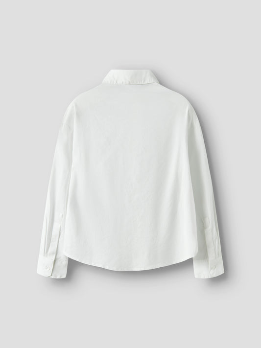 Vit tjej skjorta från Name it. Långärmad blus till flicka barn och ungdom. Klä upp ditt barn för speciella tillfällen eller vardag med coola skjortor som låter ditt barn röra sig och leka. Poplin är ett lätt, vävt tyg med slät och jämn yta för en fräsch och cool look.
NKFFEMMA
13240445