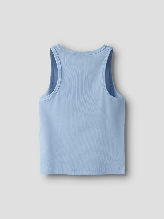 Snyggt stilrent ribbad linne till ungdom tjej. Blått kort linne, ungdomskläder från LMTD.
NLFHINAJA CROP SOLID TANK TOP
13244542