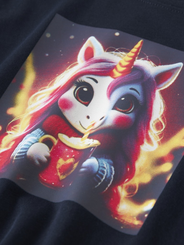 Långärmad blå t-shirt med söt unicorn. Tröja till flicka, tjej från Name it.
NMFVOTEA LS NREG TOP
13238407