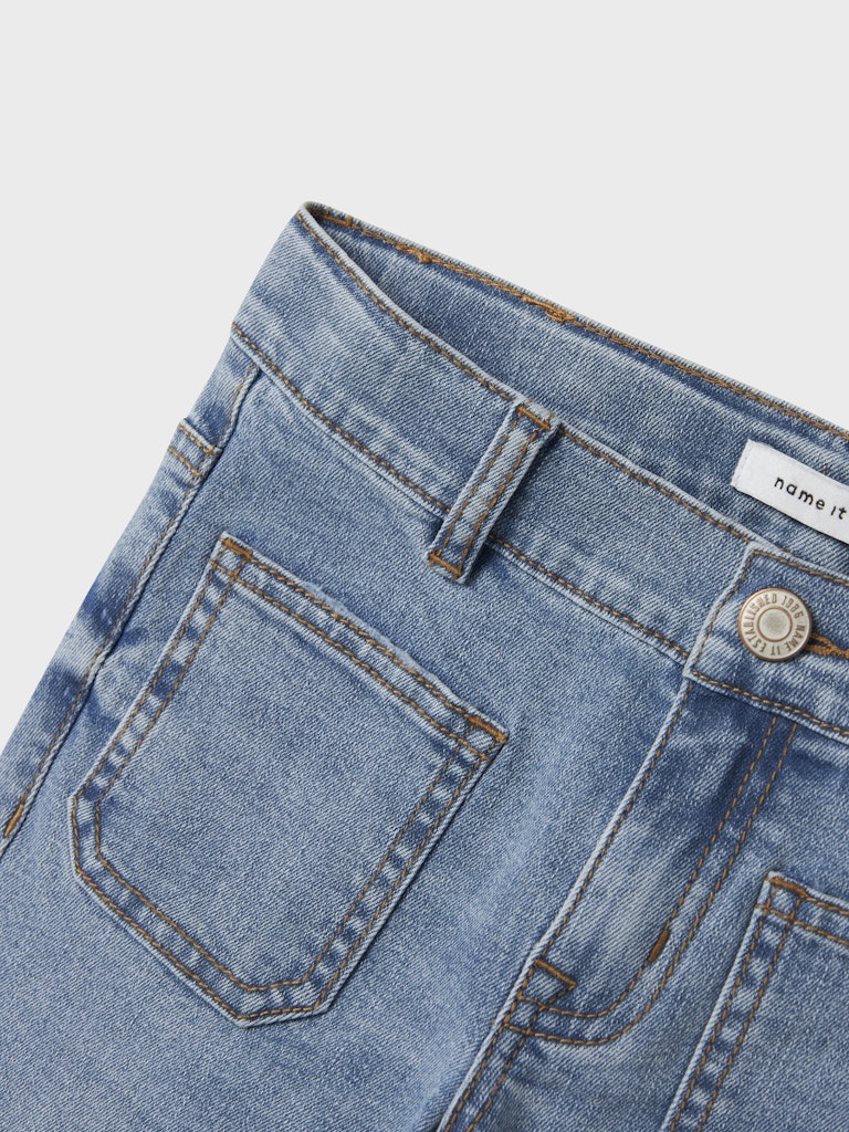 Snygg tjej jeans i boot skinny fit. Ljusblå jeans till flicka från Name it.
NKFPOLLY SKINNY BOOT JEANS 7563-QT K
13237178