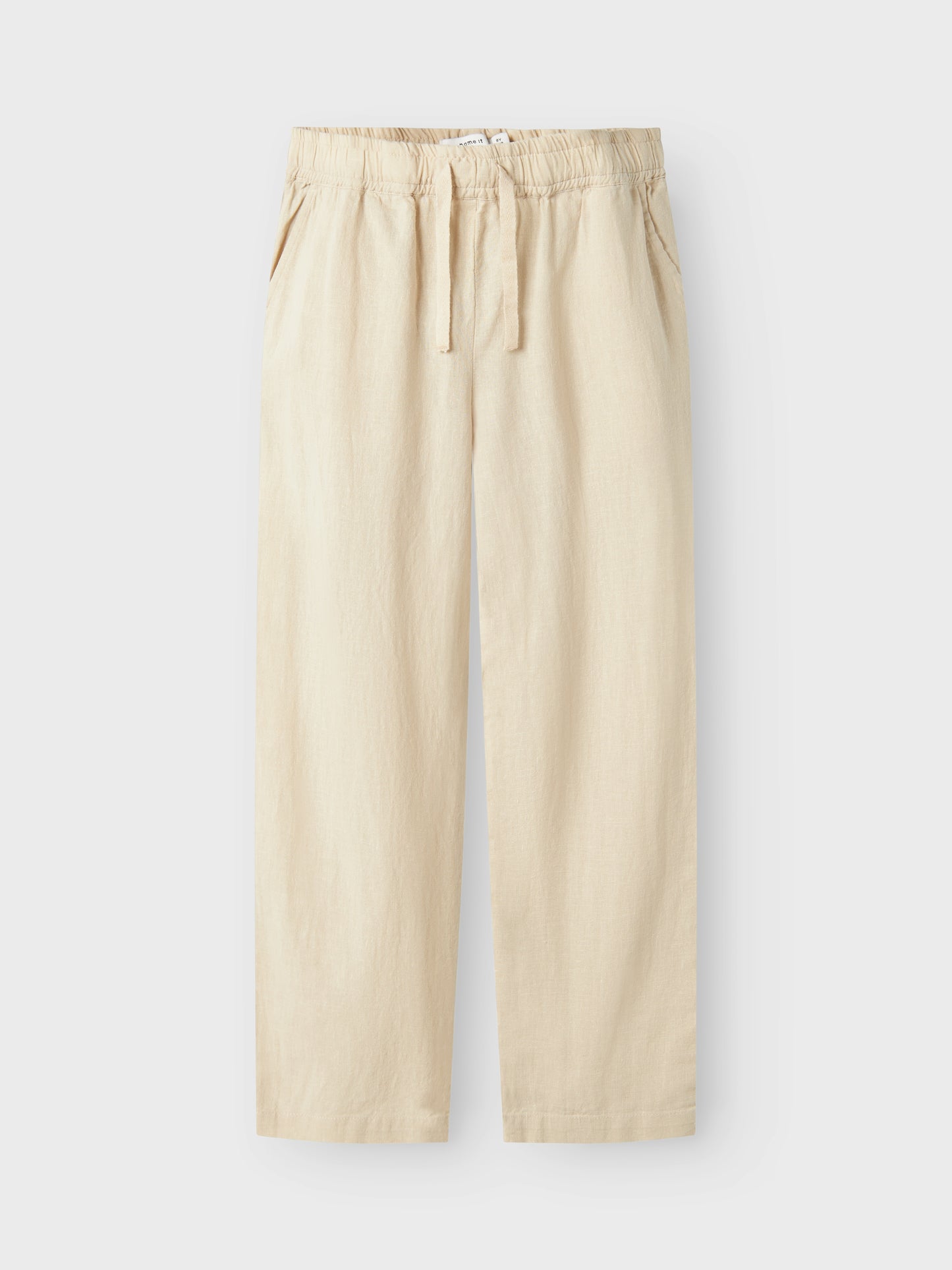 Beige rak linne byxa till kille. Skön linnebyxa till pojke, barn och ungdom. Snygg, sval och sköna byxor i lin från Name it, ekologiska barnkläder.
NKMFALINNEN PANT
13240459