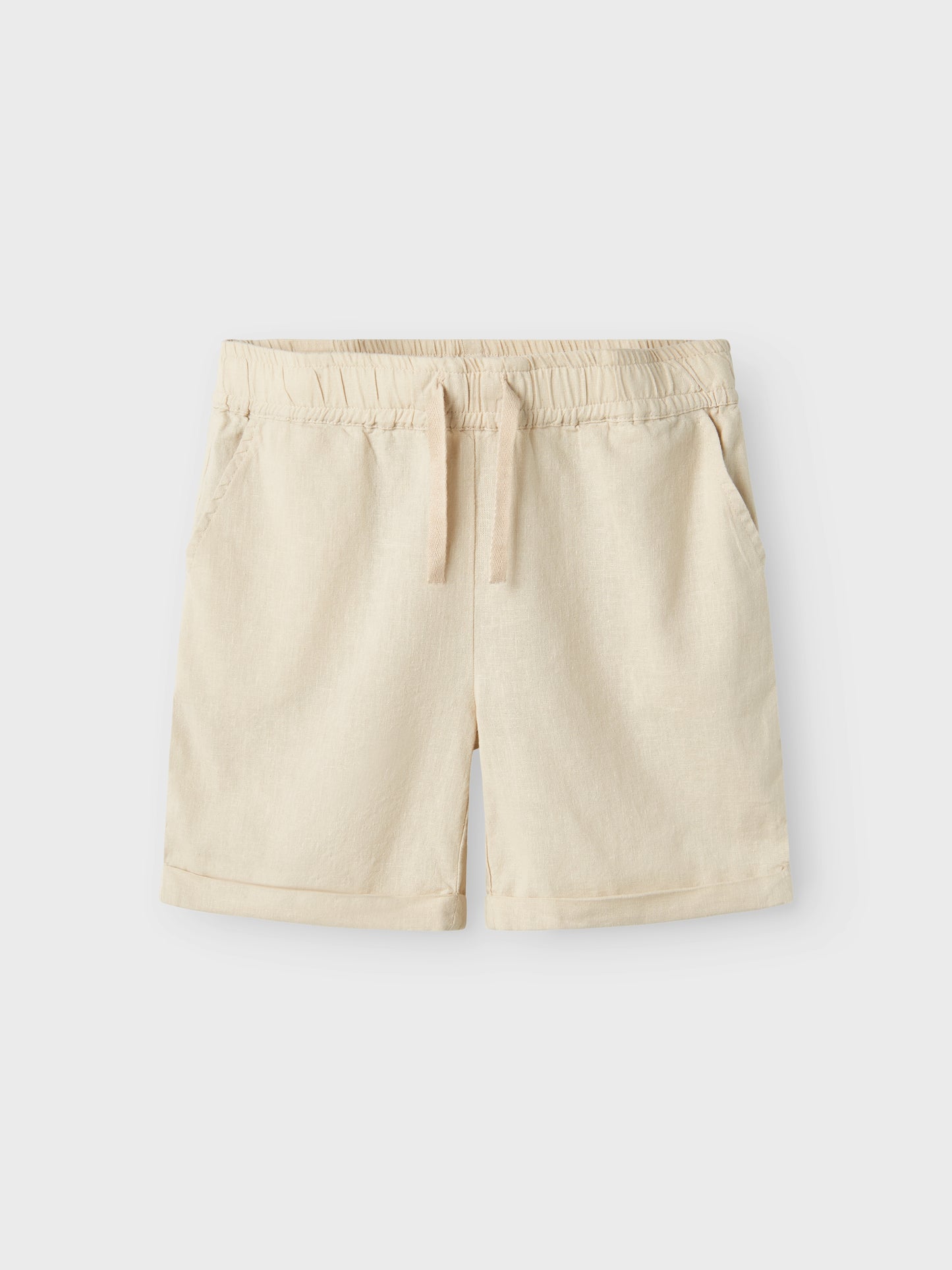 Beige linne shorts till pojke. Linneshorts till kille barn och ungdom.
NKMFALINNEN SHORTS
13240460