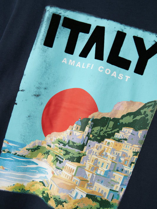 Blå kortärmad t-shirt till kille med tryck av Italien, Amalfi kusten. Ekologiska barnkläder till pojke från Name it.
NKMFAMMA SS NREG TOP
13241224
