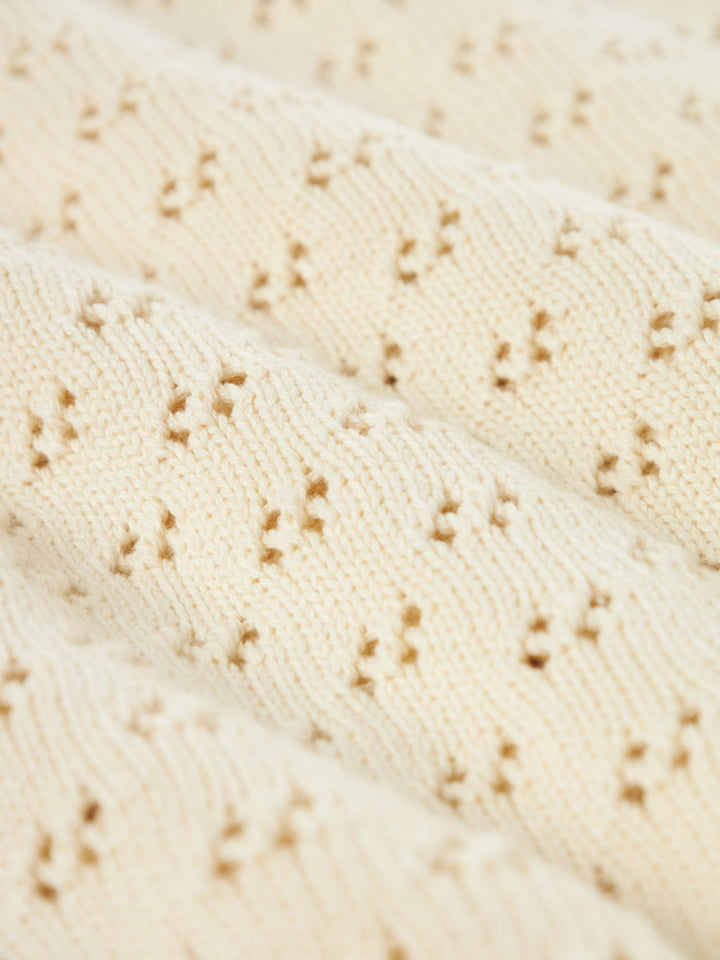 Vacker vit, beige stickad baby filt som passar både flicka och pojke. Ekologiska babysaker perfekta för present till dop och födelse från Name it.
NBNNILIO KNIT BLANKET LIL
13241314