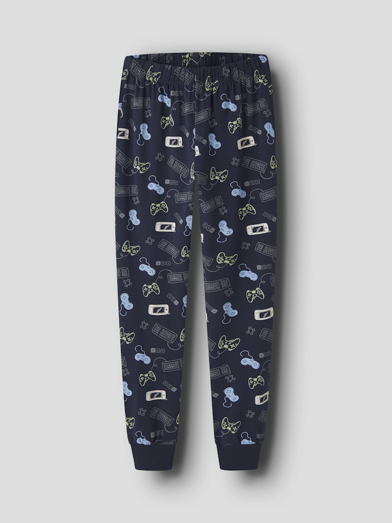 Blå gamer pyjamas med byxa mönstrad av tv spels consoler. Ekologisk Pyjamas.
NKMNIGHTSET NAVY GAMER NOOS
13250835