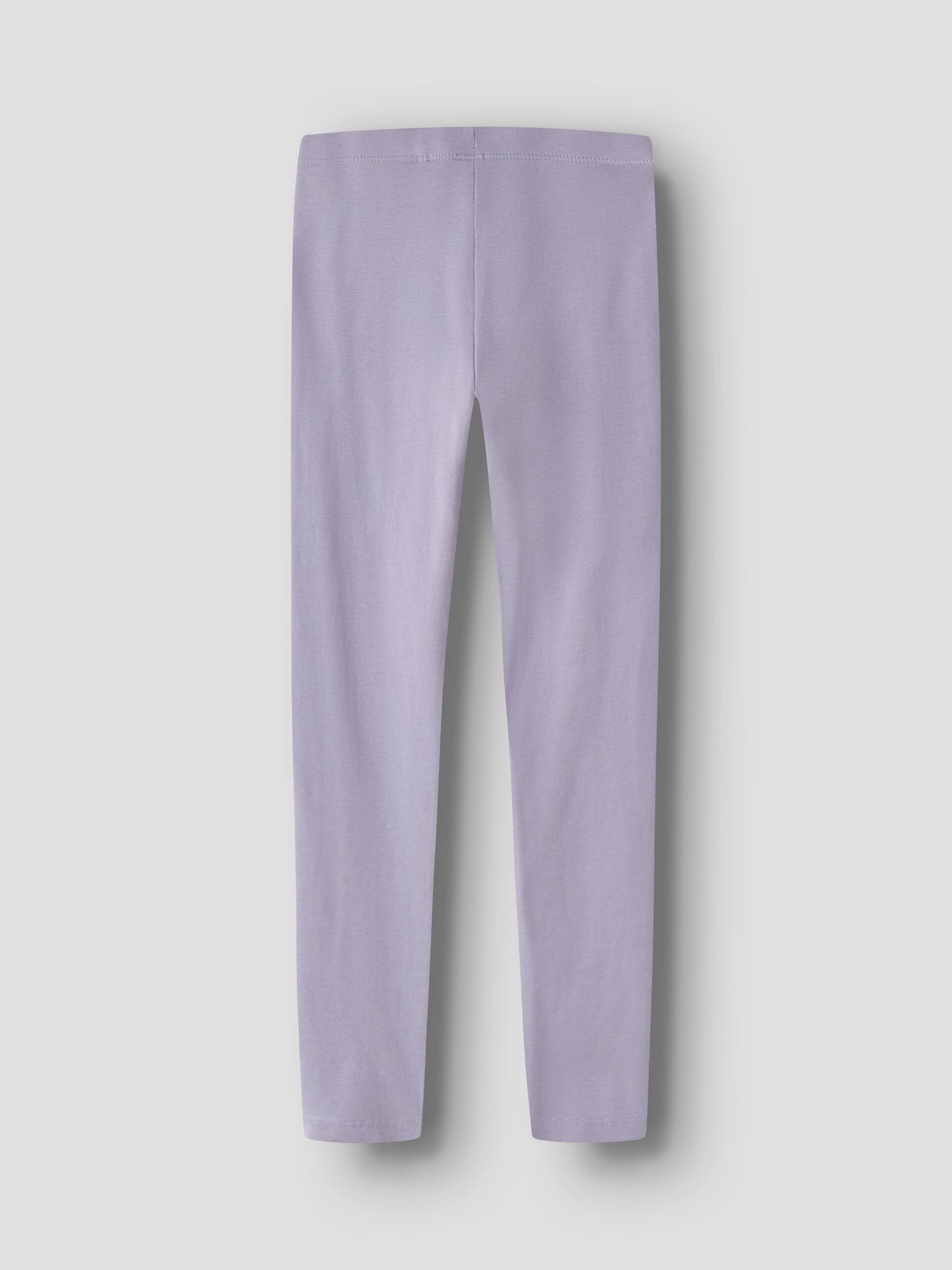 Lila leggings till flicka. Mjuk skön byxa i Lavender Gray från Name it.
NKFVIVIAN LEGGING NOOS
13180124