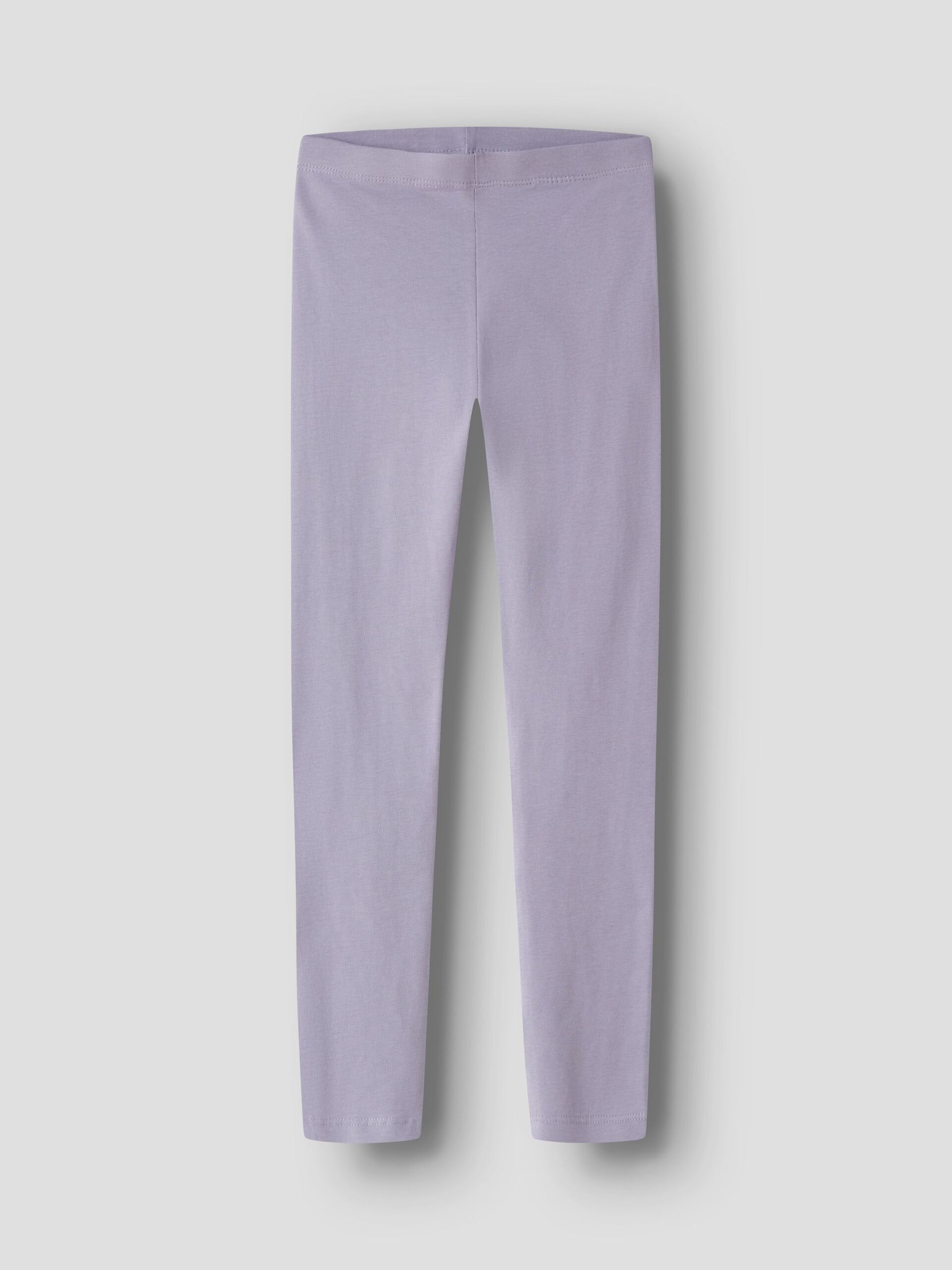 Lila leggings till flicka. Mjuk skön byxa i Lavender Gray från Name it.
NKFVIVIAN LEGGING NOOS
13180124