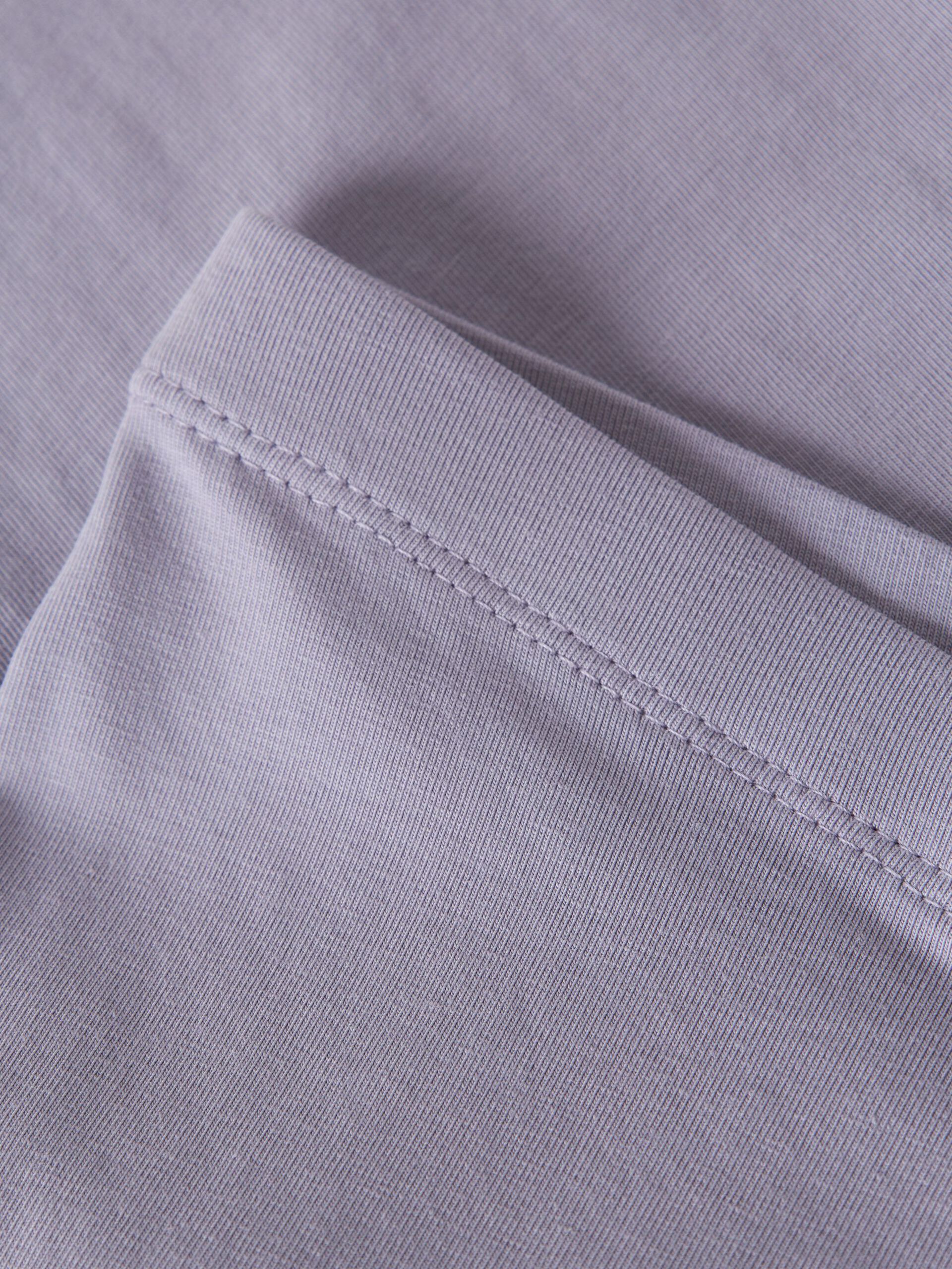 Lila leggings till flicka. Mjuk skön byxa i Lavender Gray från Name it.
NKFVIVIAN LEGGING NOOS
13180124