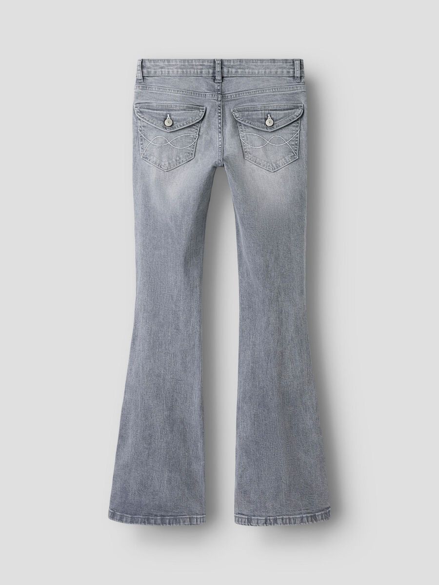 Grå utsvängda flared jeans med bakfickor med broderade sömmer och lock till tjej. Ungdoms byxor bootcut jeans från LMTD.
NLFBLIBLING DNM S LW FLARED PANT
13249634