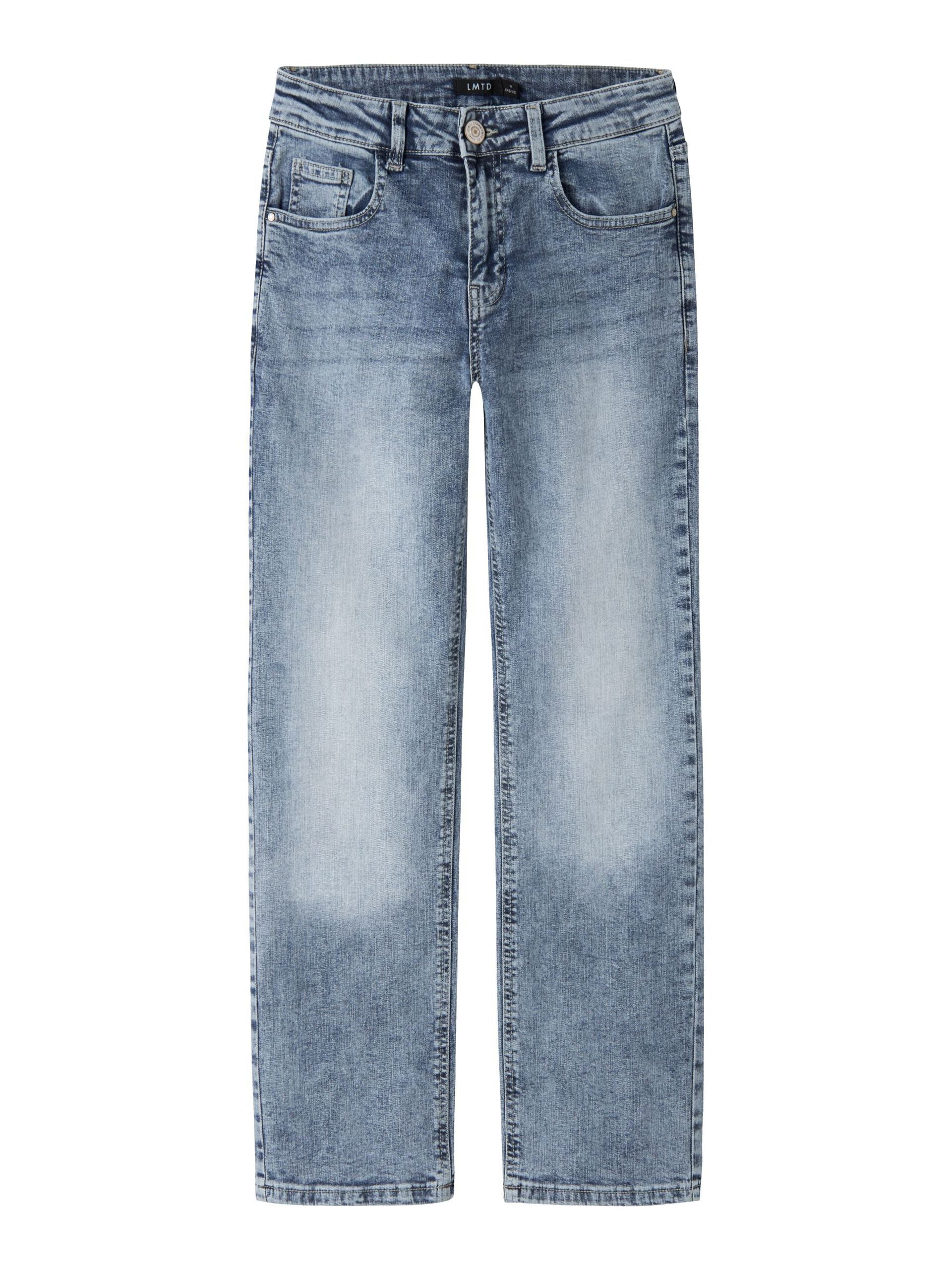 Snygg ljus blå rak jeans till pojke. Jeans straight fit till ungdom kille från LMTD.
NLMBLIX DNM R STRAIGHT PANT
13252333