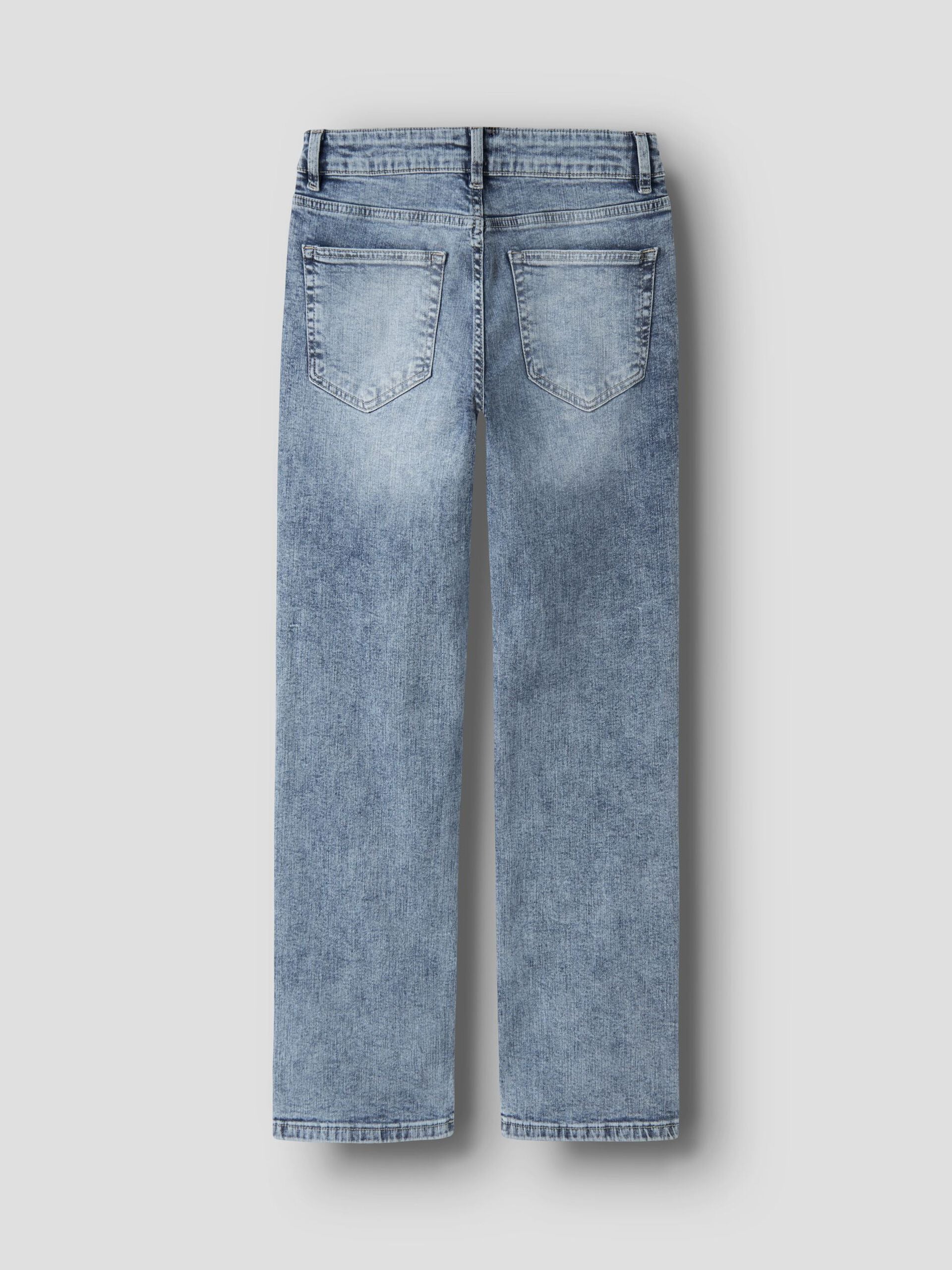 Snygg ljus blå rak jeans till pojke. Jeans straight fit till ungdom kille från LMTD.
NLMBLIX DNM R STRAIGHT PANT
13252333