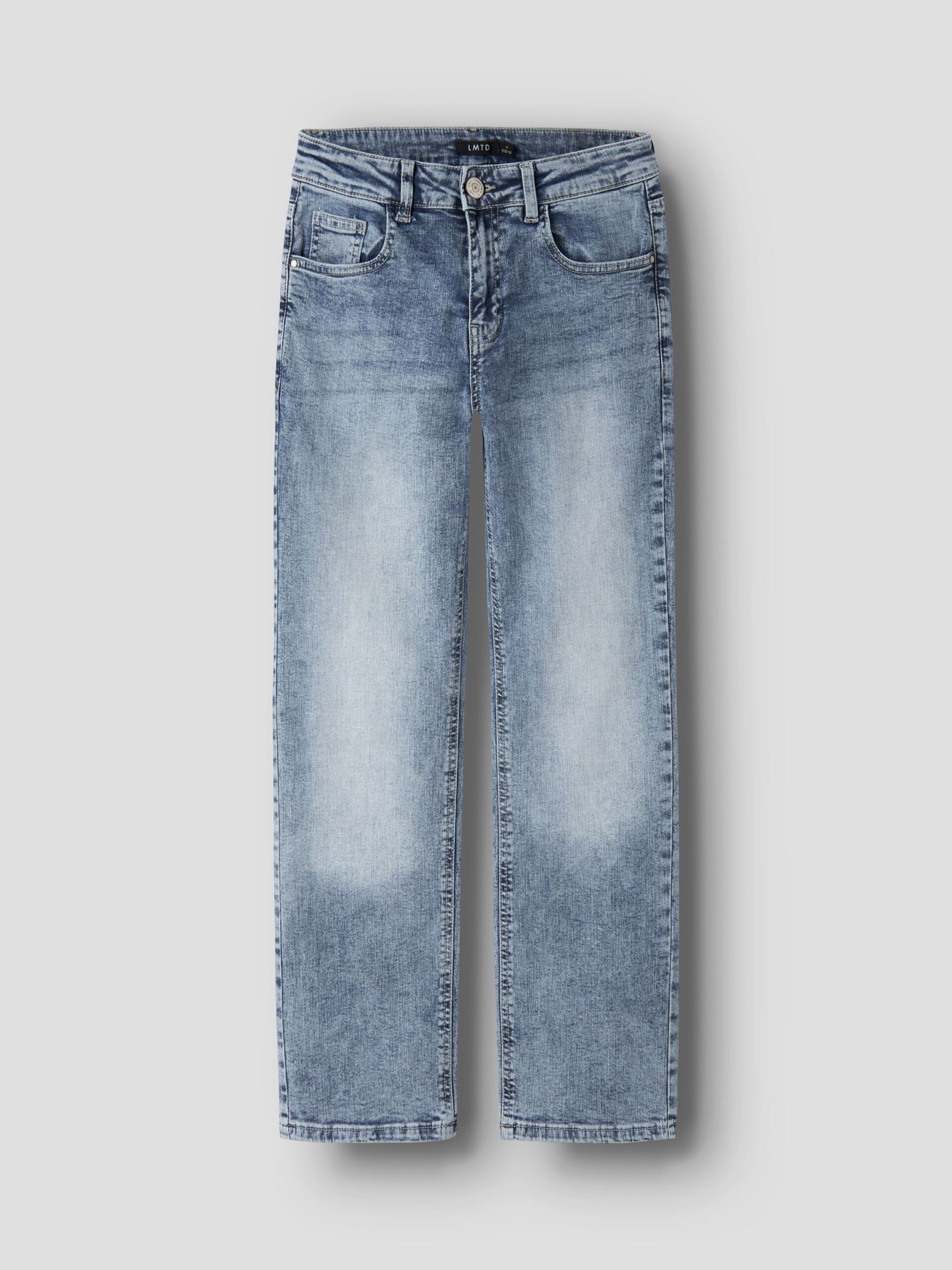 Snygg ljus blå rak jeans till pojke. Jeans straight fit till ungdom kille från LMTD.
NLMBLIX DNM R STRAIGHT PANT
13252333