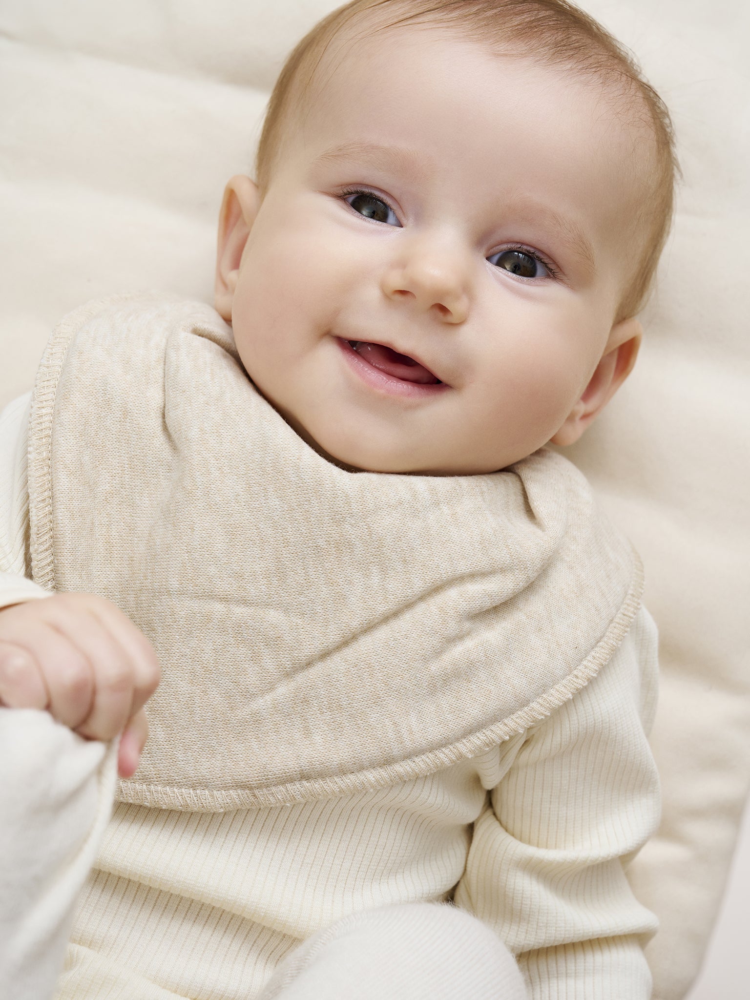 Beige dregglis, bib till baby. Dreggel scarves sand färgad till bebis flicka och pojke. Unisex scarf från 
Pippi - Bandana Bib - Absorbent
1402