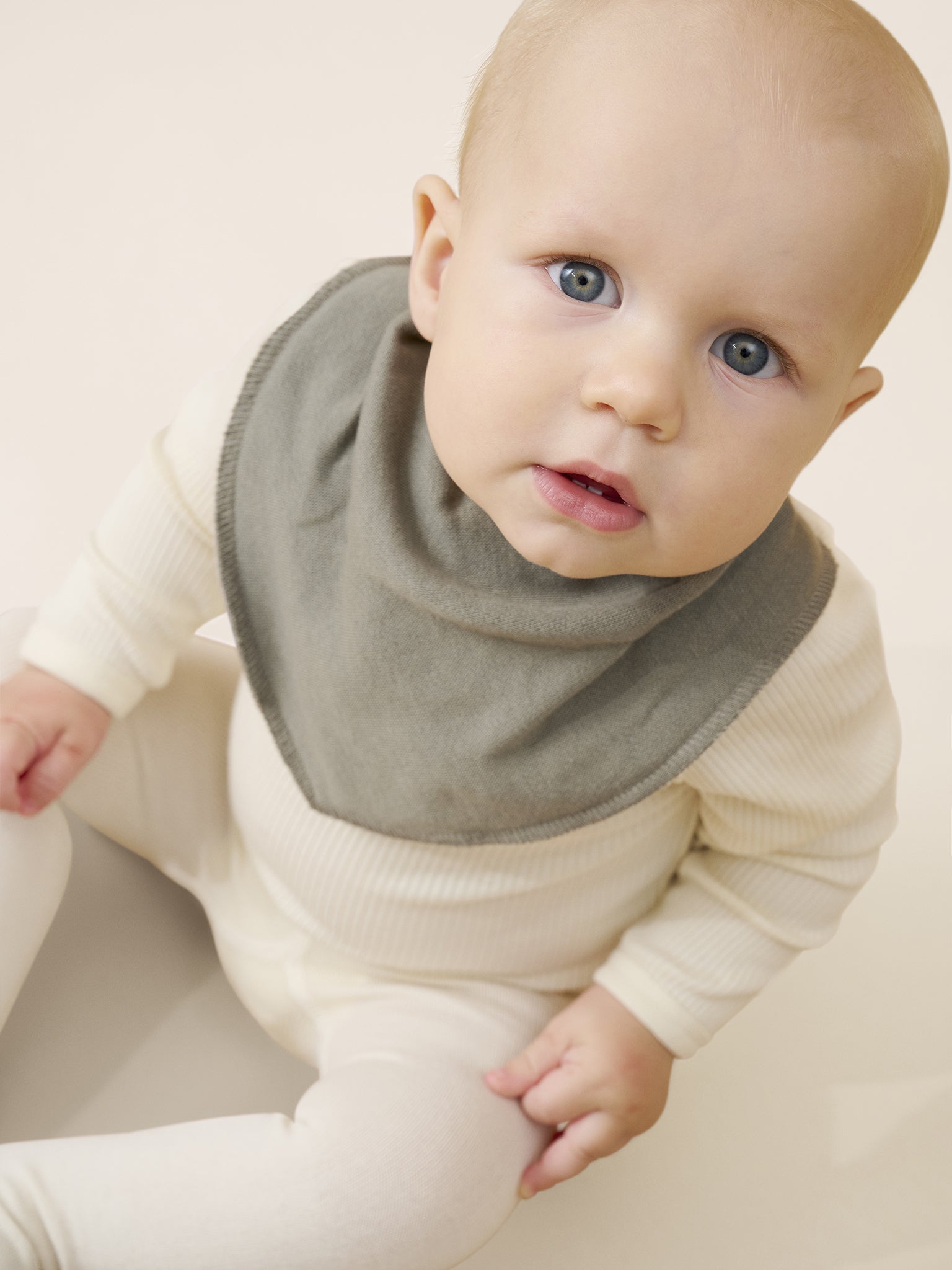 Grön dregglis, bib till baby. Dreggel scarves i dovt grönt till bebis pojke. Unisex scarf från 
Pippi - Bandana Bib - Absorbent
1402