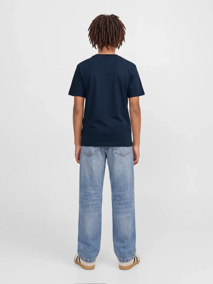 Jack & Jones Junior Jade marinblå T-shirt med Legacy-tryck framifrån till ungdom kille