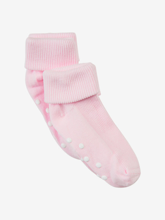 Ljus rosa 2 pack halk strumpor till bebis och barn flicka. Fina halk sockor till flicka barn från Minymo.
Baby rib sock w. ABS (2-pack)
Artikelnummer 5067