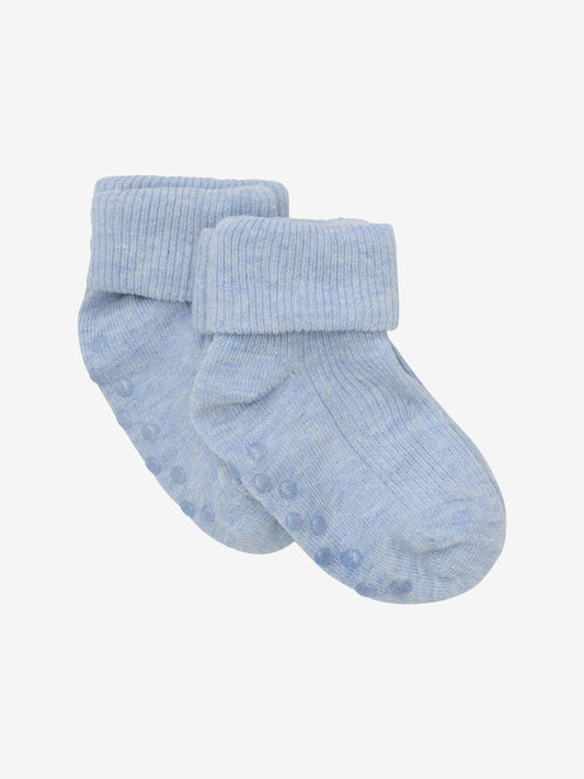 Ljus blå 2 pack halk strumpor till bebis och barn pojke. Fina halk sockor till pojke barn från Minymo.
Baby rib sock w. ABS (2-pack)
Artikelnummer 5067