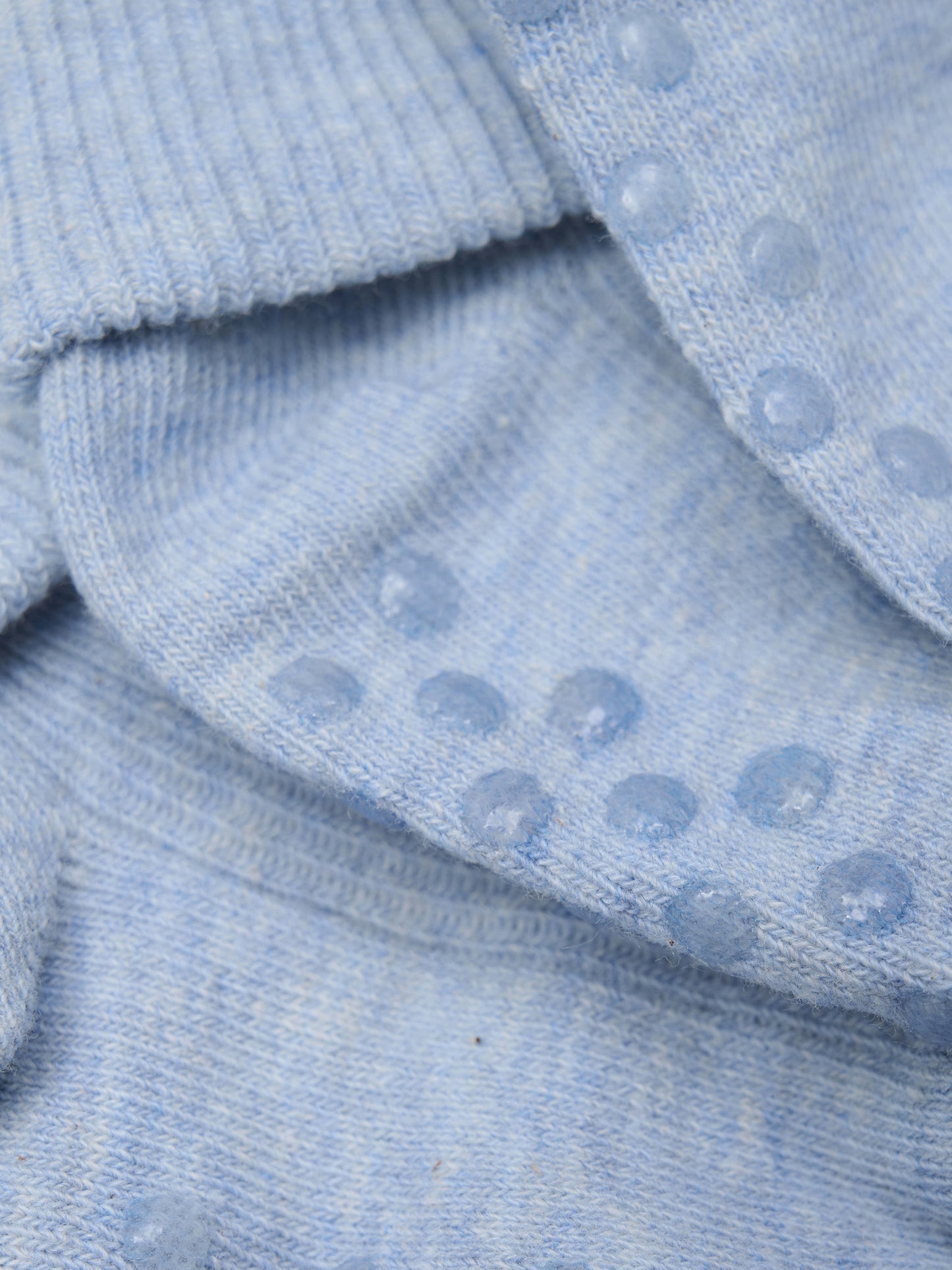 Ljus blå 2 pack halk strumpor till bebis och barn pojke. Fina halk sockor till pojke barn från Minymo.
Baby rib sock w. ABS (2-pack)
Artikelnummer 5067