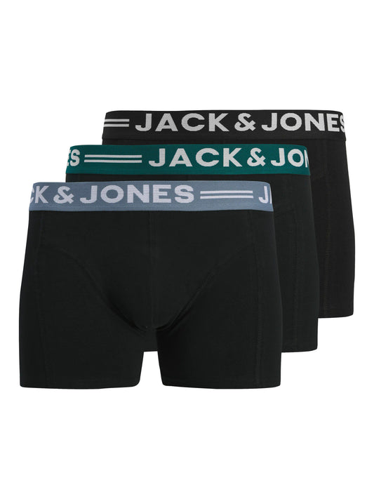 3 pack kalsonger till kille, ungdom.
Boxershorts från Jack and Jones junior till pojke. Svarta kalsonger med Jack & Jones logga på resåren som är i blå, grön och svart. 
SENSE TRUNKS 3-PACK NOOS JNR
12149293