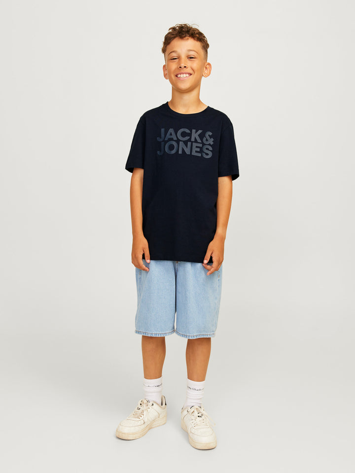 Jack & Jones Junior marinblå t-shirt för pojke med logotyp på bröstet och mjuk bomullskvalitet