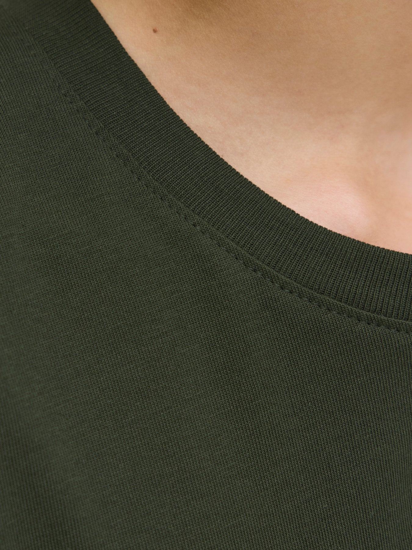 Grön rundhals t-shirt till kille. Ungdomskläder från Jack &amp; Jones.
JJECORP LOGO TEE SS O-NECK NOOS JNR
12152730