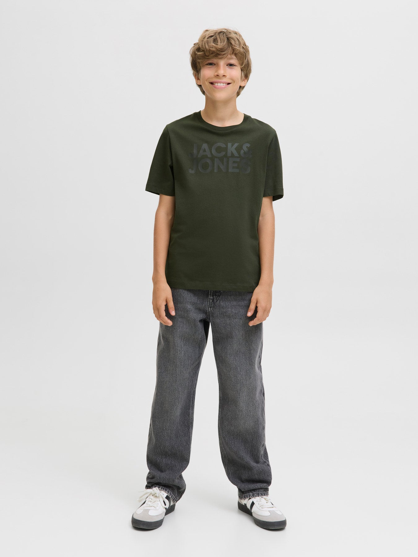 Grön rundhals t-shirt till kille. Ungdomskläder från Jack &amp; Jones.
JJECORP LOGO TEE SS O-NECK NOOS JNR
12152730