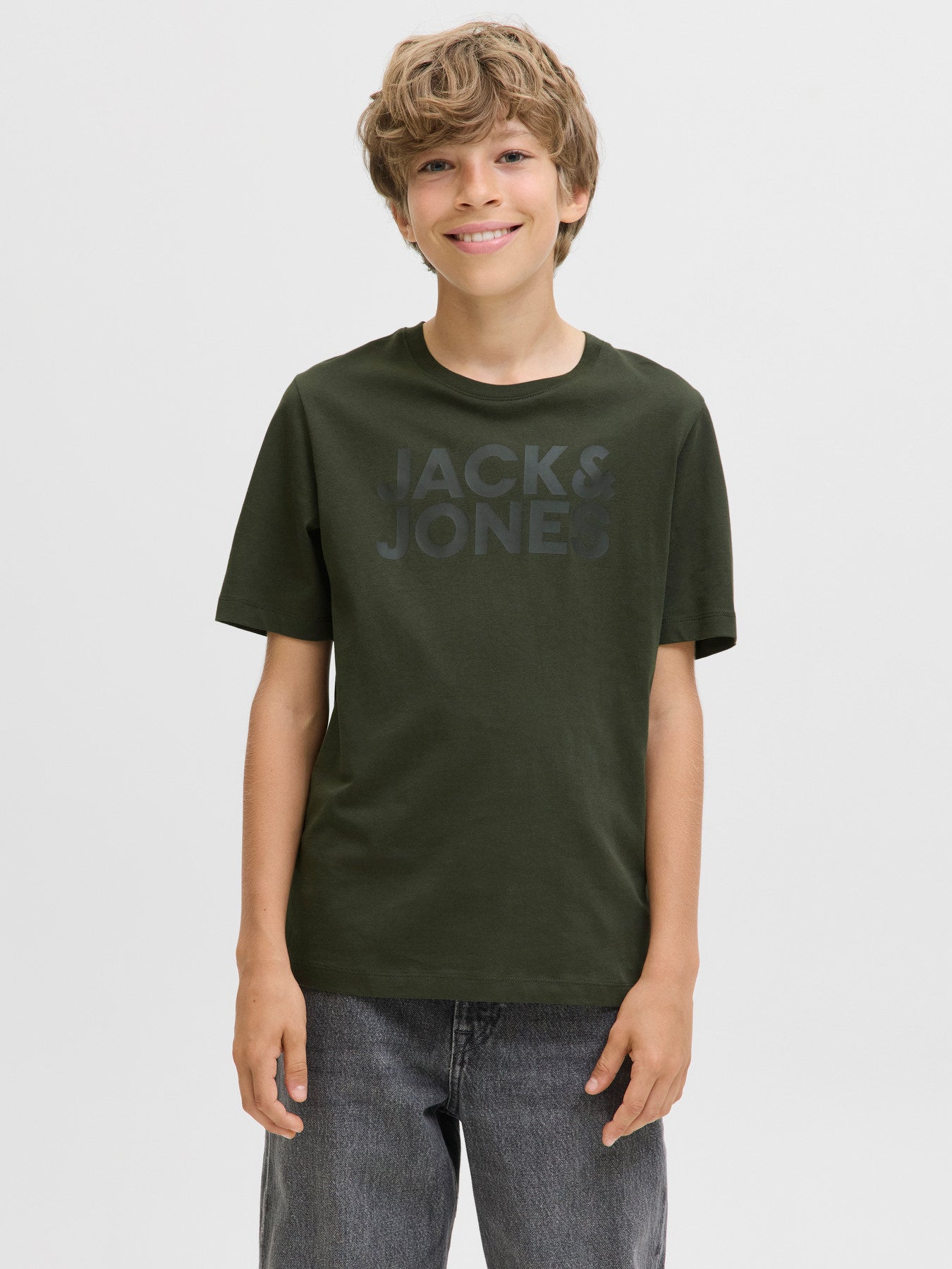 Grön rundhals t-shirt till kille. Ungdomskläder från Jack &amp; Jones.
JJECORP LOGO TEE SS O-NECK NOOS JNR
12152730