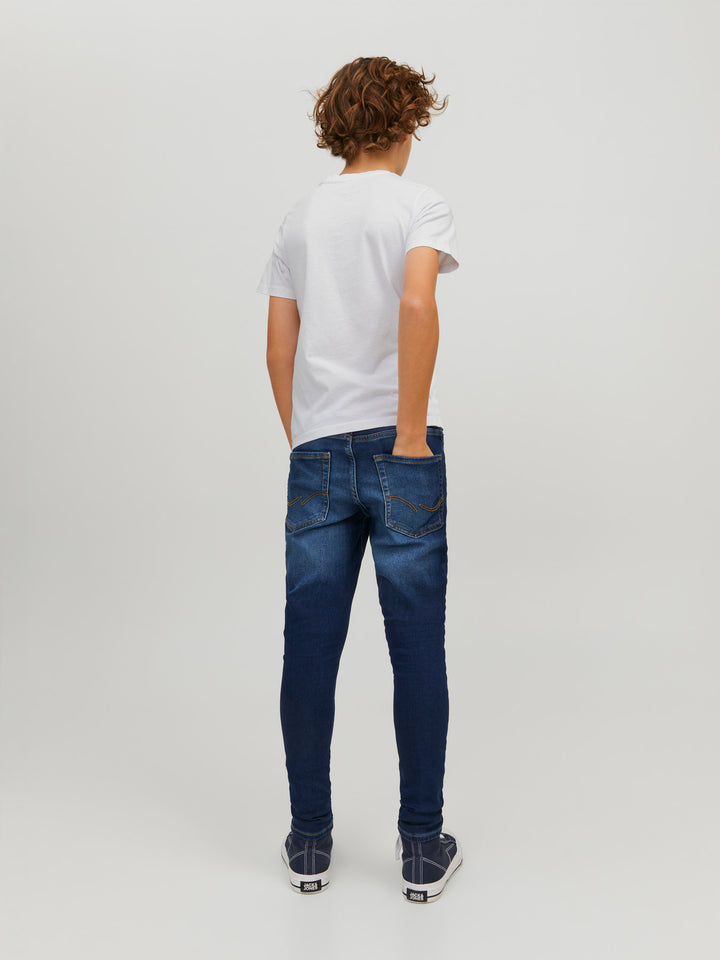 Vit bas t-shirt till pojke. Enfärgad vit kortärmad tröja helt utan tryck till ungdom kille från Jack and Jones.
JJEORGANIC BASIC TEE SS O-NECK NOOS JNR
12158433