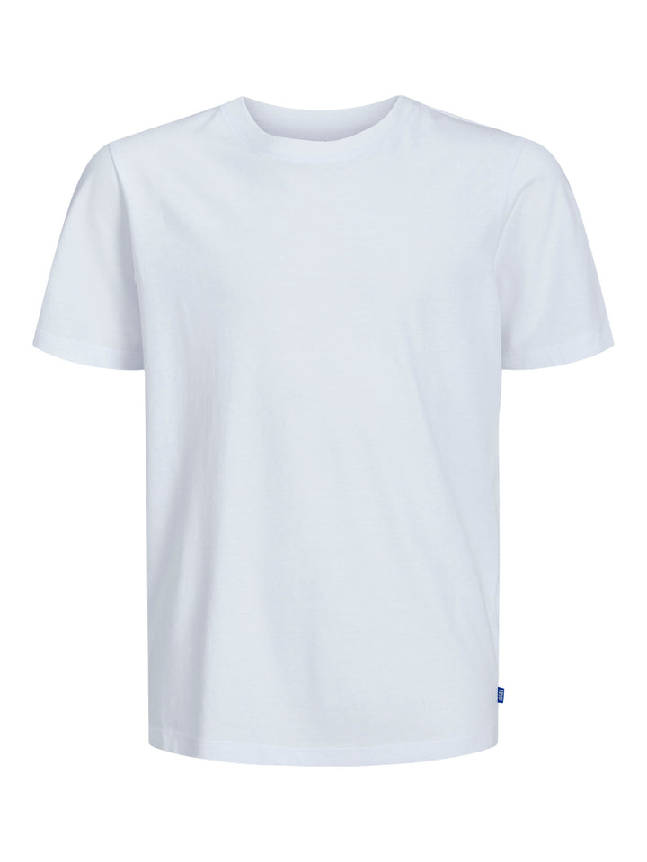 Vit bas t-shirt till pojke. Enfärgad vit kortärmad tröja helt utan tryck till ungdom kille från Jack and Jones.
JJEORGANIC BASIC TEE SS O-NECK NOOS JNR
12158433