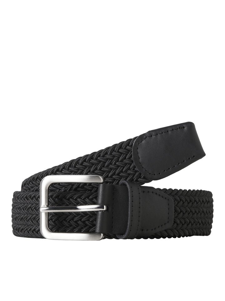 Svart trendigt flätat skärp med stretch från Jack & Jones junior. Bälte till pojke, barn skärp och ungdoms skärp till kille.
JACSPRING WOVEN BELT JNR
12178843