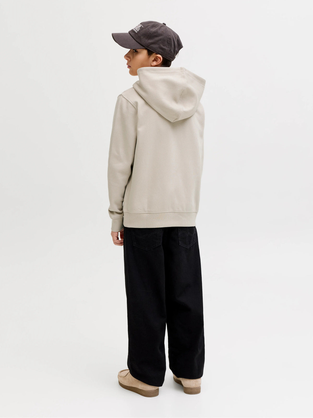 Jack & Jones Junior Star hoodie för pojke med snygg logotyp och känguruficka i färgen Moonbeam