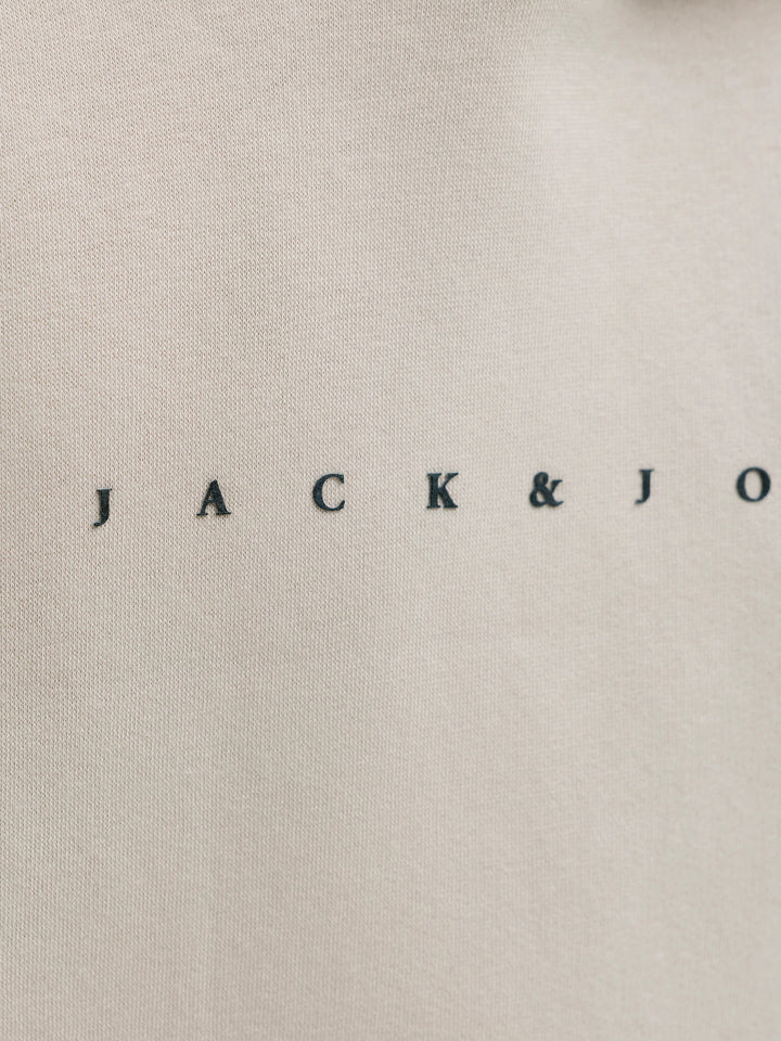 Jack & Jones Junior Star hoodie för pojke med snygg logotyp och känguruficka i färgen Moonbeam