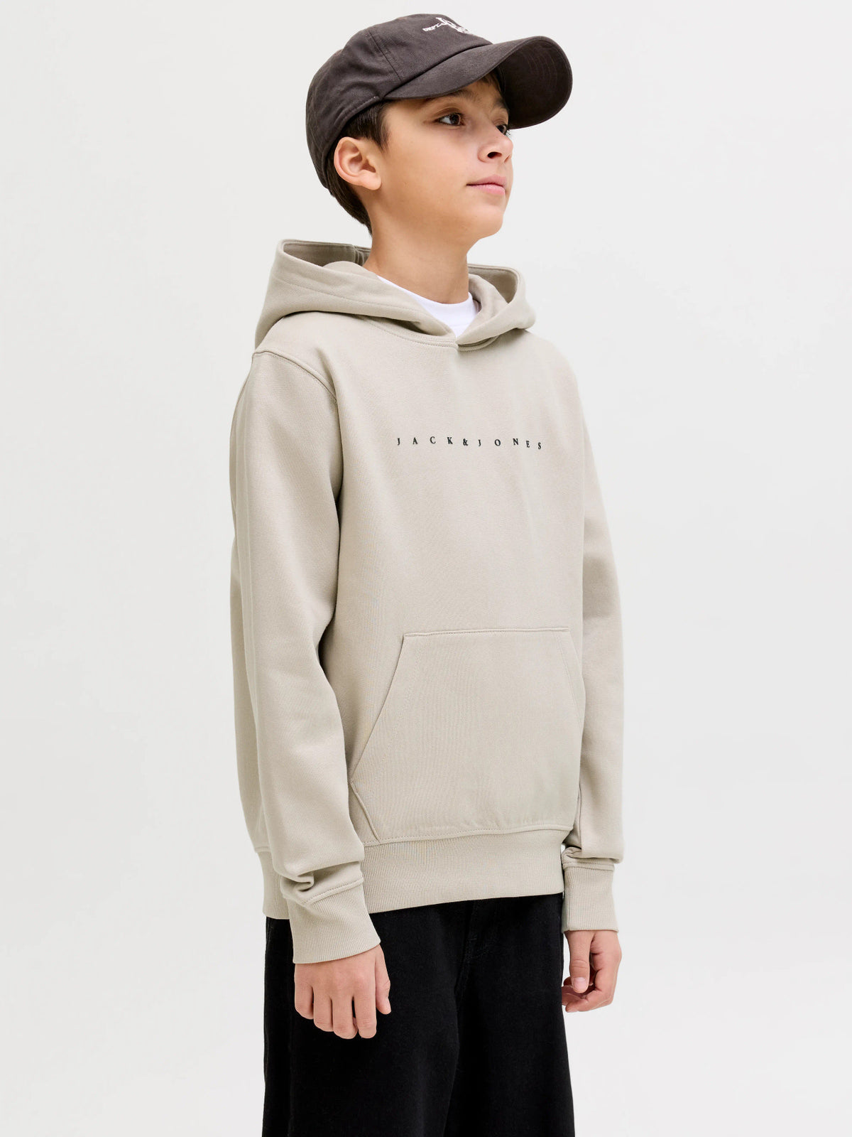 Jack & Jones Junior Star hoodie för pojke med snygg logotyp och känguruficka i färgen Moonbeam