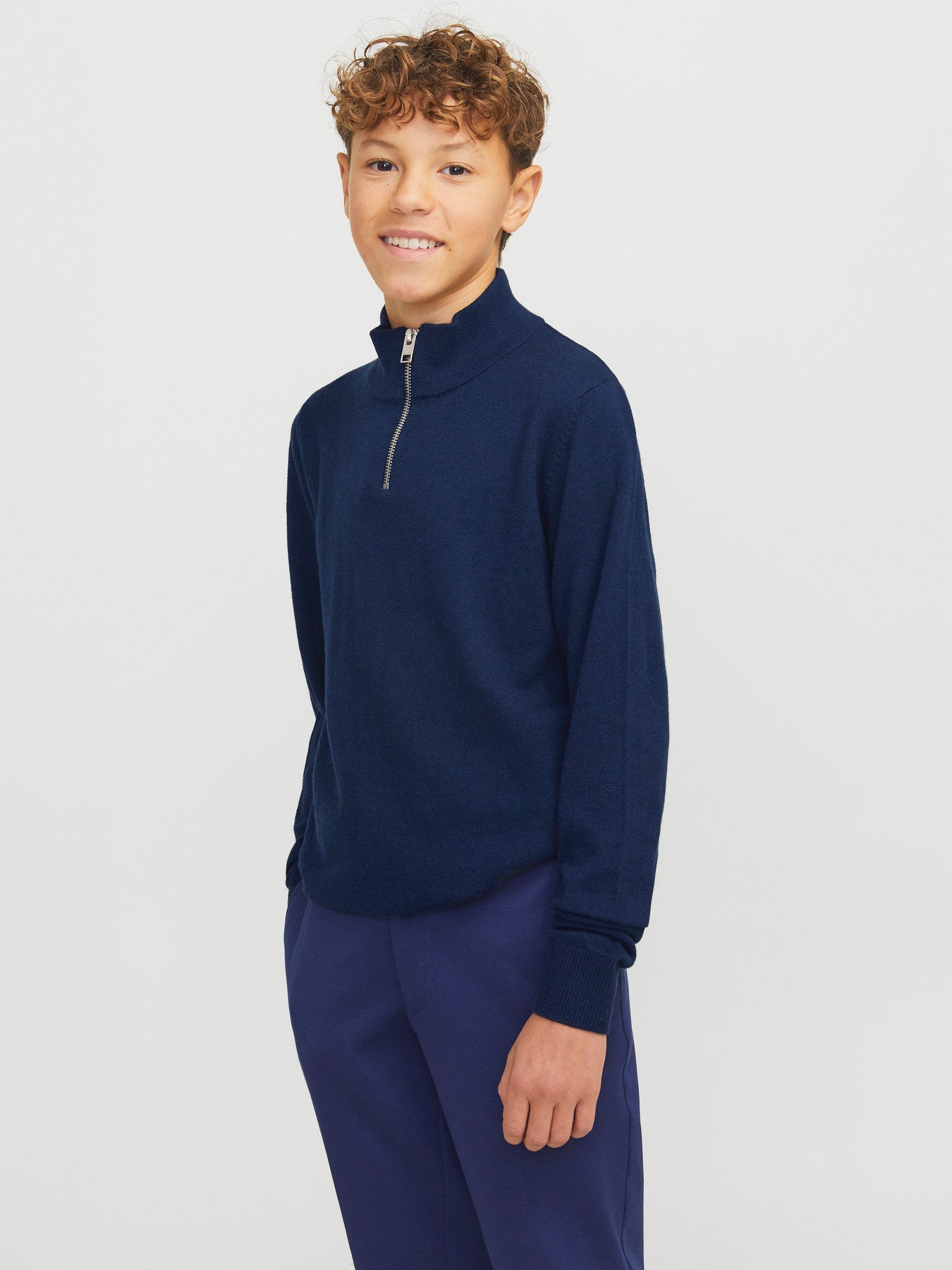 Jack & Jones Junior Emil stickad marinblå half zip-tröja med hög krage för ungdom kille.