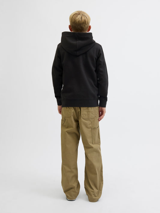 Snygg svart luvtröja till pojke från Jack and Jones. Hoodie till ungdom kille, stor  kängeruficka, ekologisk bomull.
JJESOHO SWEAT HOOD NOOS JNR
12279109