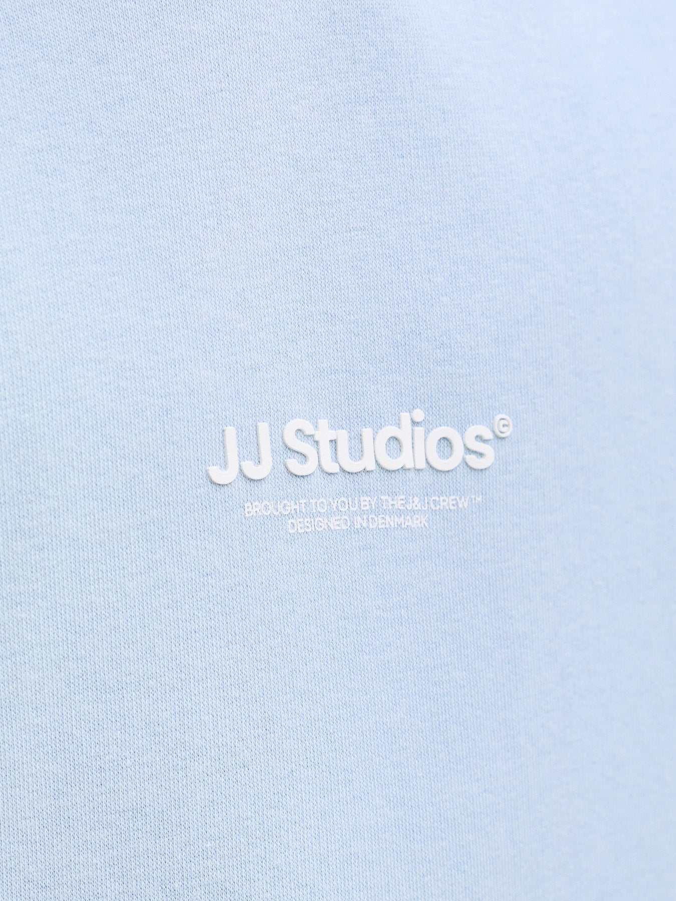 Snygg blå luvtröja till pojke från Jack and Jones. Hoodie till ungdom kille, stor  kängeruficka, ekologisk bomull.
JJESOHO SWEAT HOOD NOOS JNR
12279109