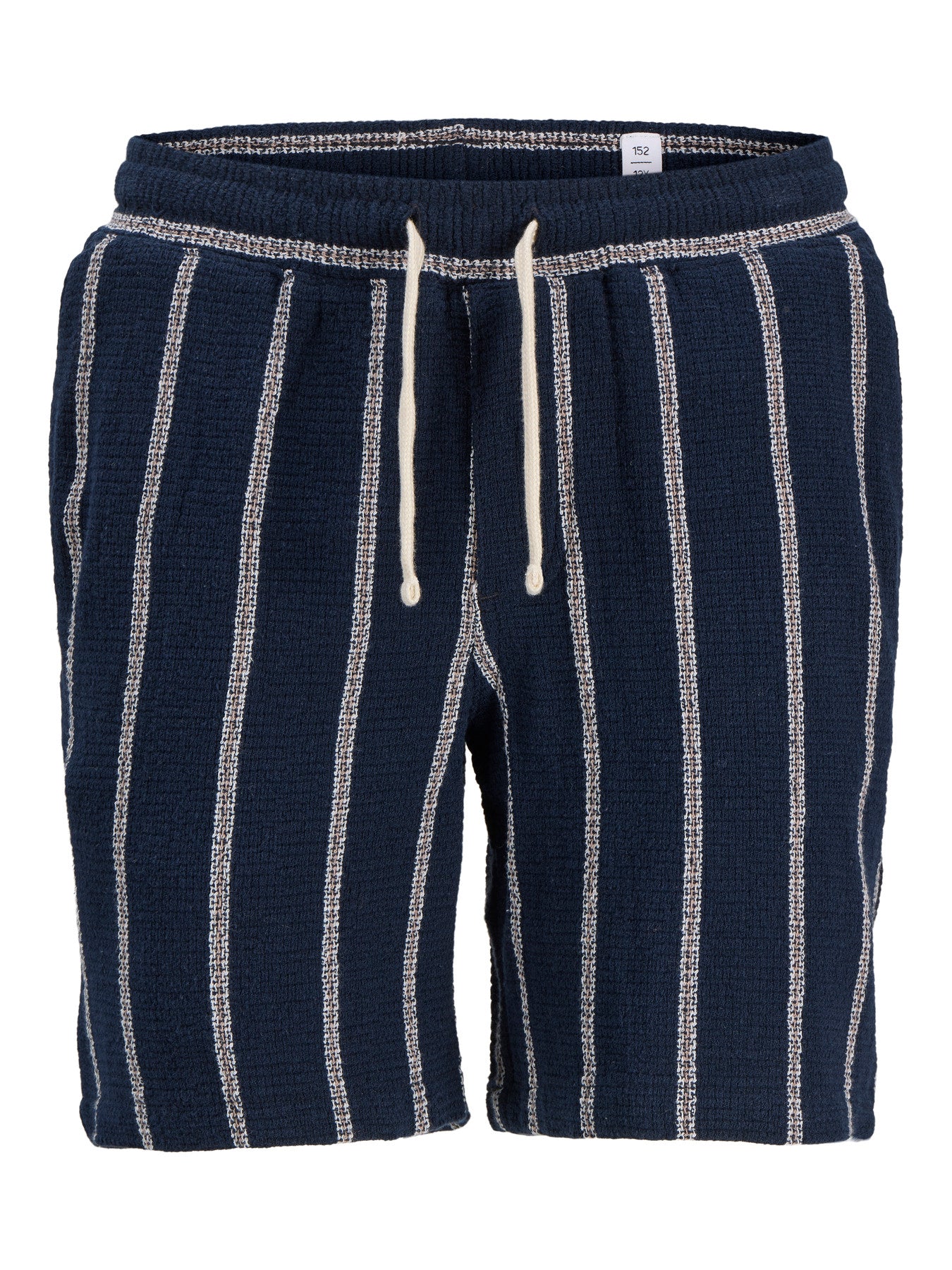 Randig mjuk joggers shorts till kille. Randiga blå shorts till pojke från Jack and Jones i ekologisk bomull.
JPSTJAIDEN COBA STRIPE JOG SHORT M JNR
12279708