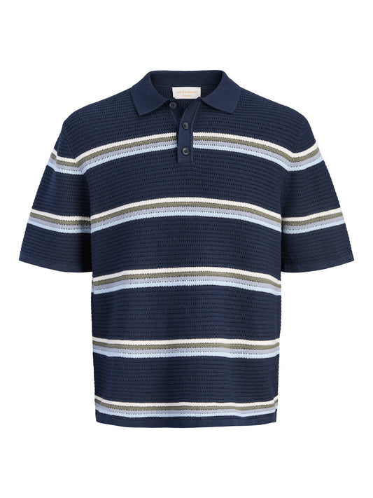 Stickad pike tröja till kille. Randig kortärmad tröja till ungdom kille från Jack and jones Junior.
JORMAINE KNIT STRIPE POLO JNR
12293060