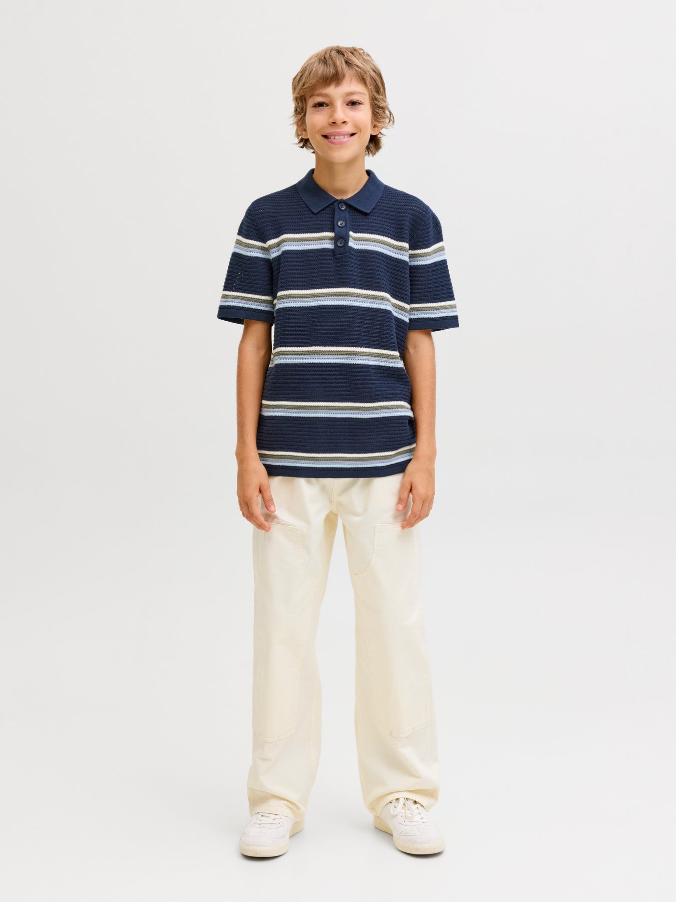 Stickad pike tröja till kille. Randig kortärmad tröja till ungdom kille från Jack and jones Junior.
JORMAINE KNIT STRIPE POLO JNR
12293060