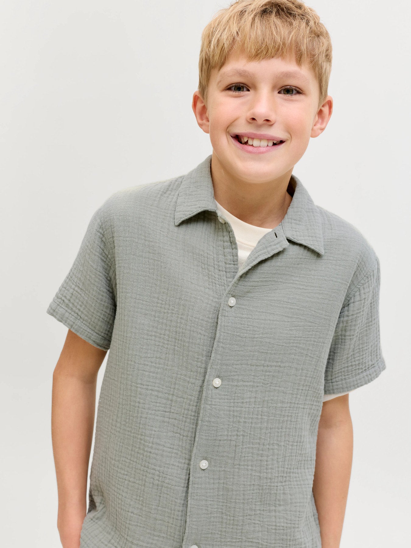 Grön kortärmad sommar skjorta till kille. Ungdomskläder från Jack and Jones, skjorta till pojke.
JORNANTUCKET DOUBLE CLOTH SHIRT SS JNR
12293594
