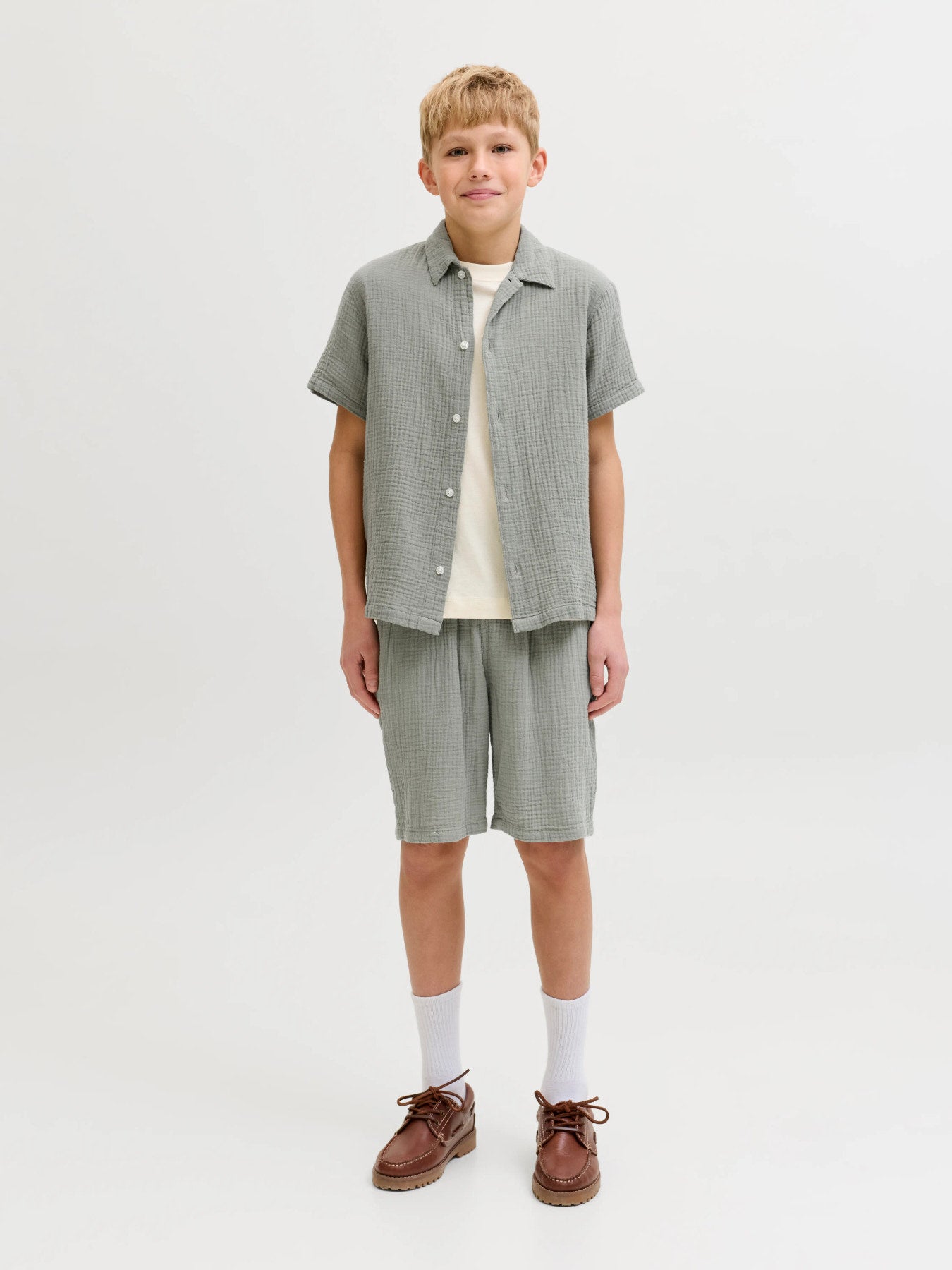 Grön kortärmad sommar skjorta till kille. Ungdomskläder från Jack and Jones, skjorta till pojke.
JORNANTUCKET DOUBLE CLOTH SHIRT SS JNR
12293594
