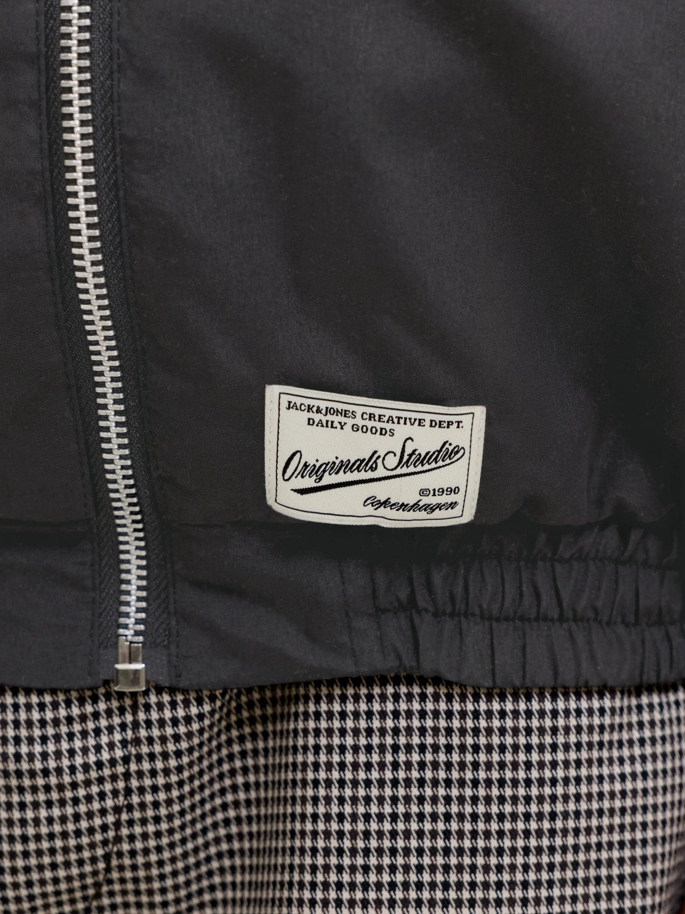 Svart klassisk bomber jacka till ungdom kille från Jack and Jones. Vår, sommar och höst jacka till pojke. Svart jacka till pojke, bomber jacka från Jack & Jones.
JORCASSIS RUSH BOMBER JACKET JNR
12296074