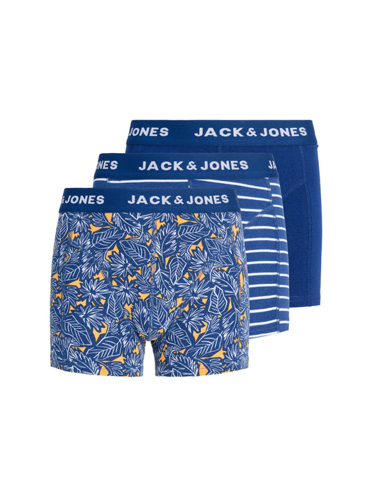 3 pack blå enfärgade och mönstrade boxershorts till ungdom kille i ekologisk bomull från Jack and Jones. Kalsonger till pojke barn och ungdom med resår logo från Jack & Jones junior.
JACKEVIN LEAVES TRUNKS 3 PACK JNR
12297415