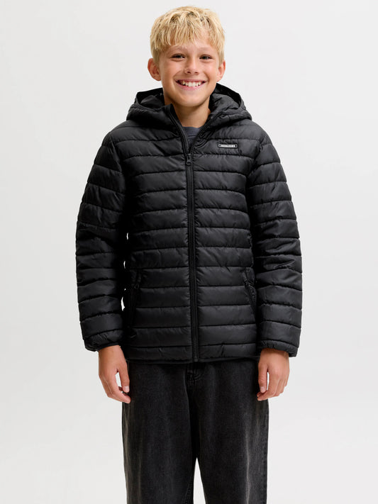 Jack & Jones Junior svart lättviktsjacka med huva för ungdom kille.