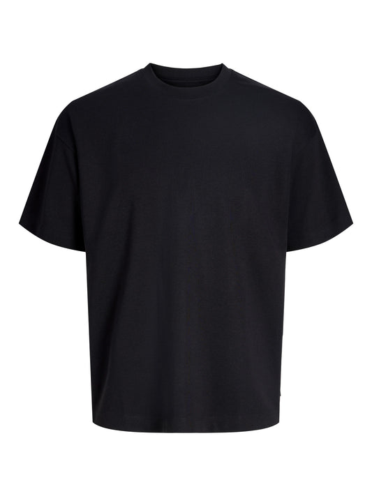 Jack & Jones Junior svart loose fit t-shirt för pojke i ekologisk bomull och återvunnen polyester med rund halsringning och mjuk interlock-kvalitet